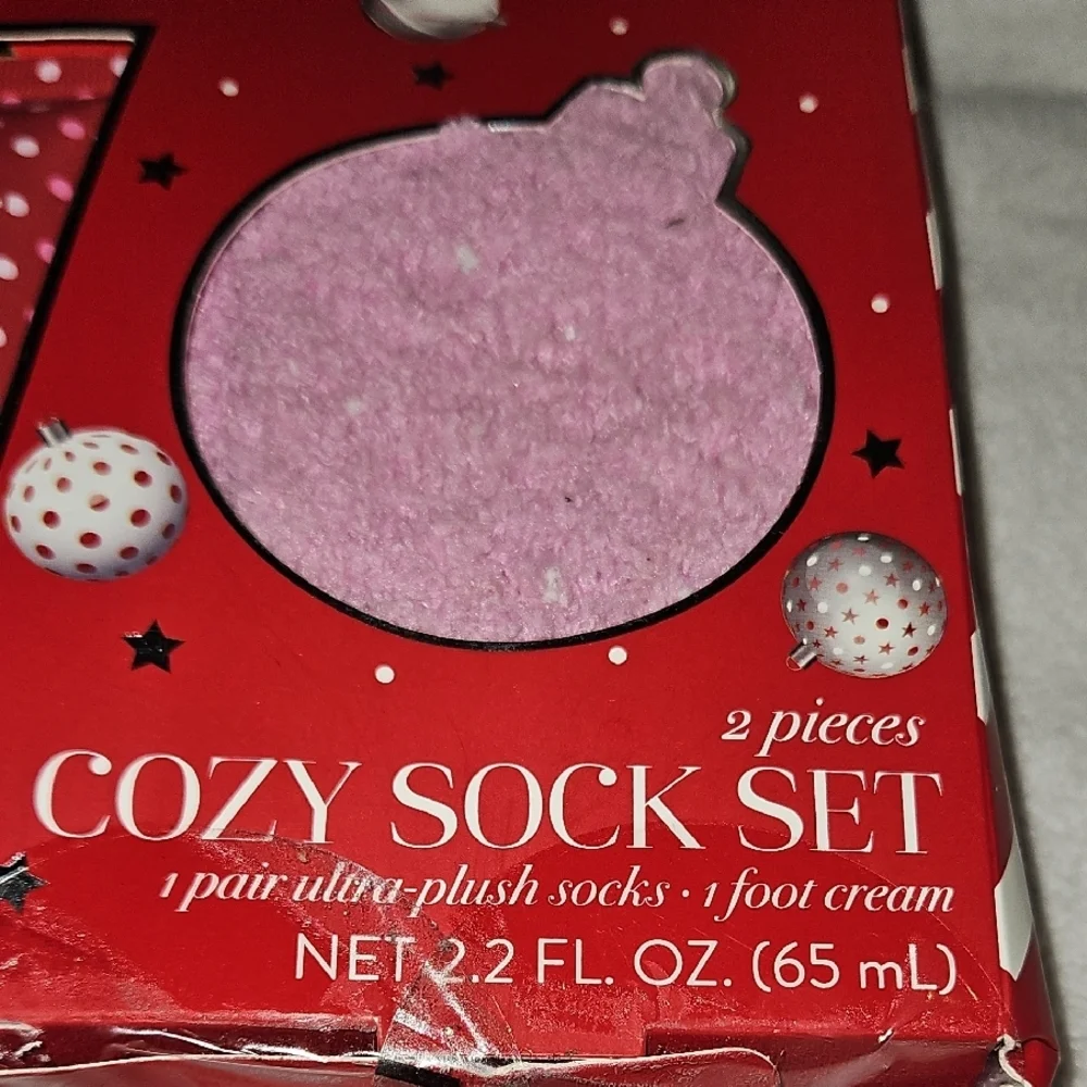 Johnson Parker Deck The Halls Peppermint Foot Cream Purple/Pink Plush Sock Set